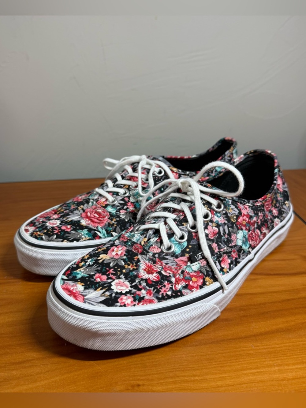 Vans Authentic Canvas Pink Colorful Floral Lace Up Sneaker Shoe Skate Girly W8.5